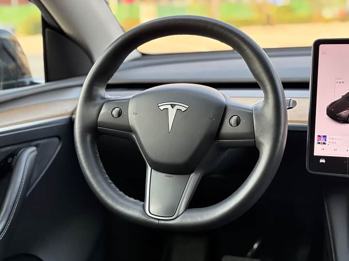 Фото 10 - Tesla Model Y