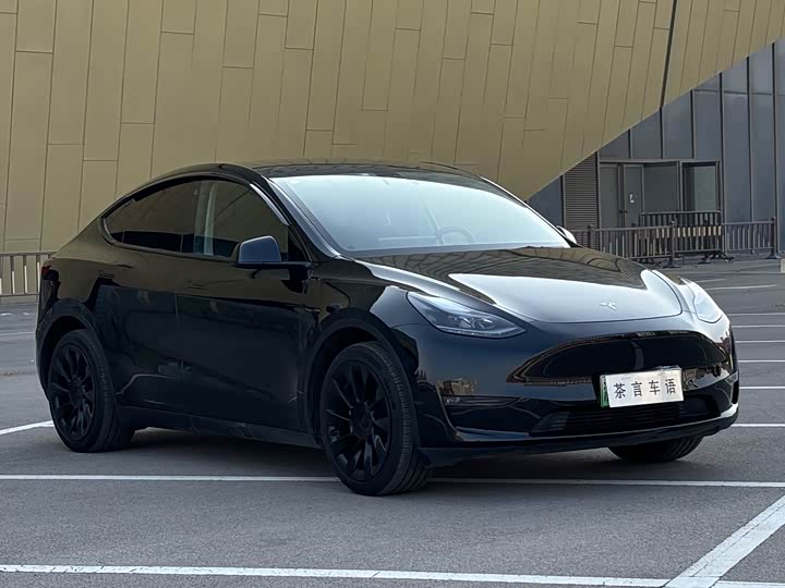 Фото 3 - Tesla Model Y