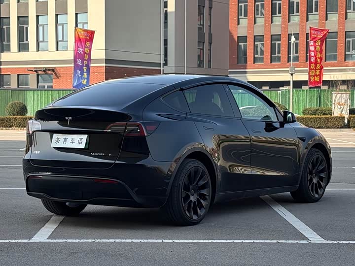 Фото 4 - Tesla Model Y
