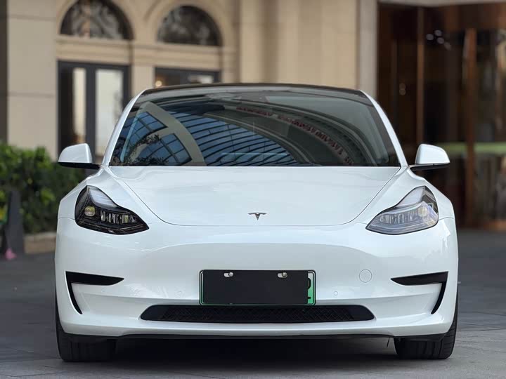 Фото 2 - Tesla Model 3
