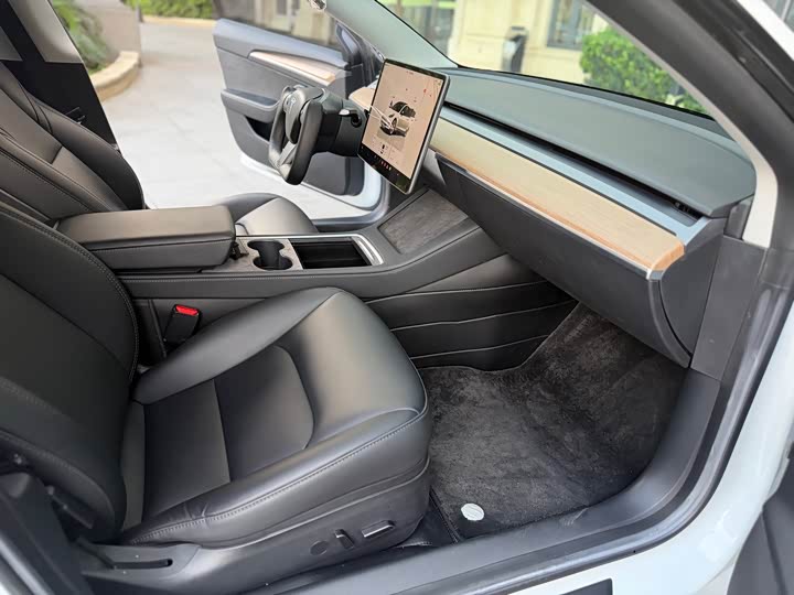 Фото 4 - Tesla Model 3