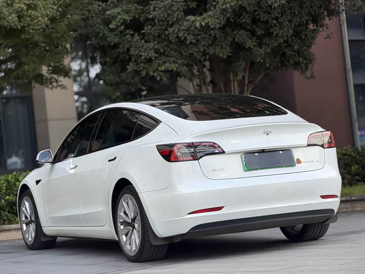 Фото 9 - Tesla Model 3