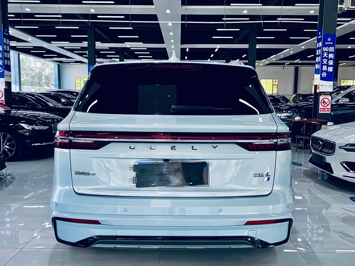 Фото 10 - Geely Monjaro