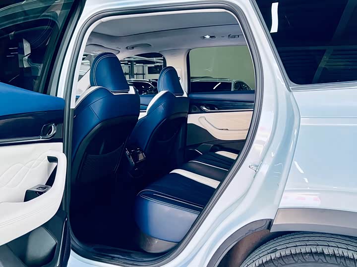 Фото 5 - Geely Monjaro