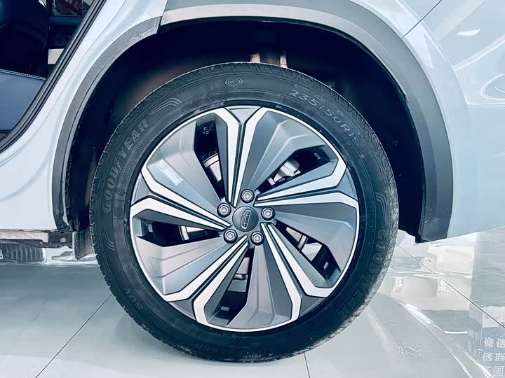 Фото 6 - Geely Monjaro