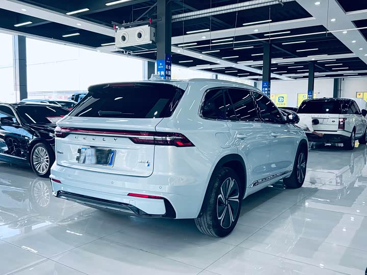 Фото 9 - Geely Monjaro