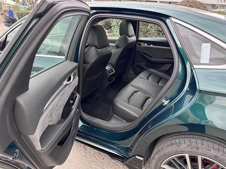 Фото 7 - Geely Preface