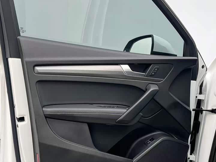 Фото 12 - Audi Q5L