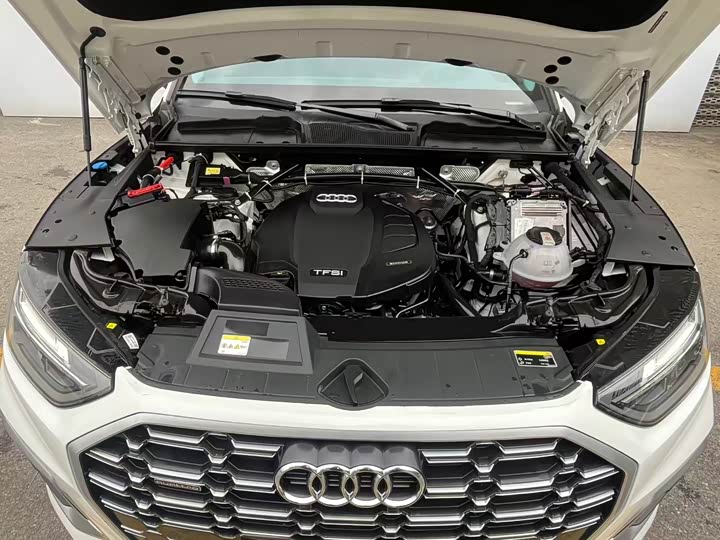 Фото 13 - Audi Q5L