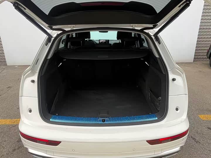 Фото 17 - Audi Q5L