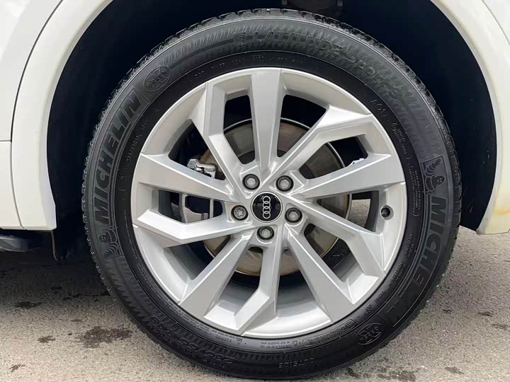 Фото 20 - Audi Q5L