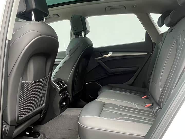 Фото 6 - Audi Q5L