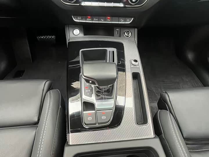 Фото 8 - Audi Q5L