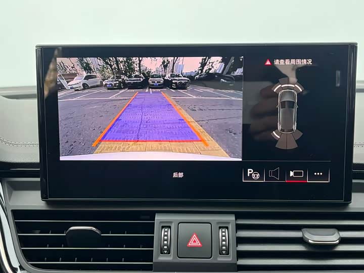 Фото 9 - Audi Q5L