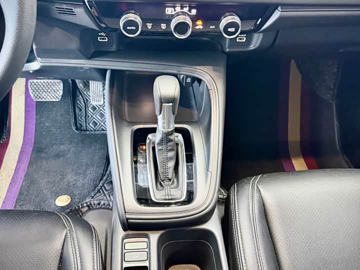 Фото 14 - Honda Vezel