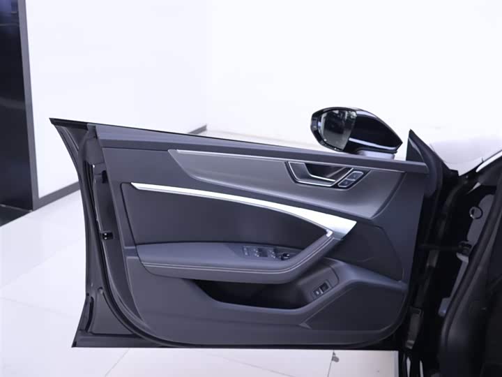 Фото 18 - Audi A7L