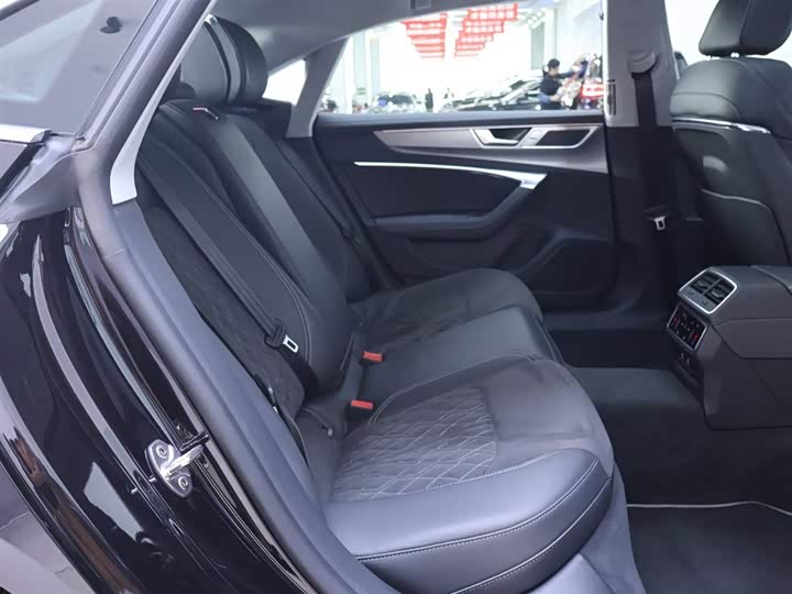 Фото 21 - Audi A7L