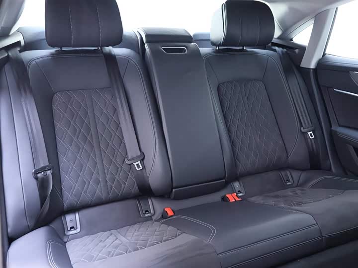 Фото 22 - Audi A7L