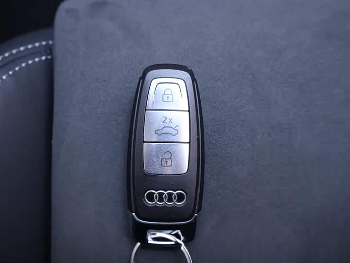 Фото 24 - Audi A7L