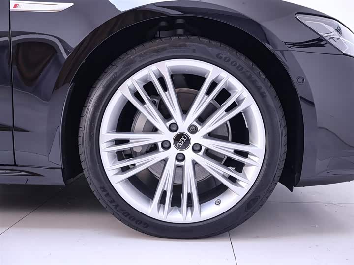 Фото 6 - Audi A7L