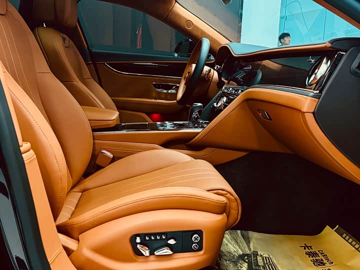 Фото 15 - Bentley Flying Spur Hybrid