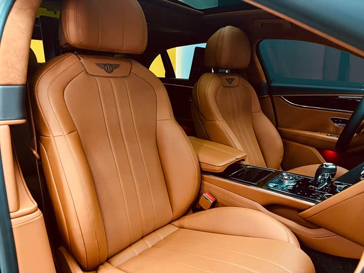 Фото 16 - Bentley Flying Spur Hybrid