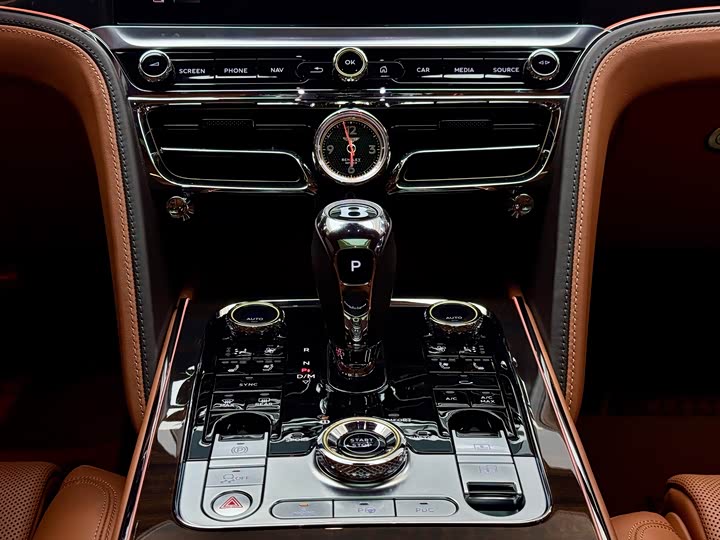 Фото 19 - Bentley Flying Spur Hybrid