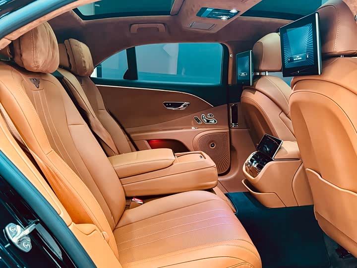 Фото 22 - Bentley Flying Spur Hybrid