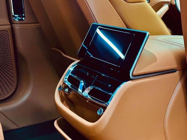 Фото 25 - Bentley Flying Spur Hybrid