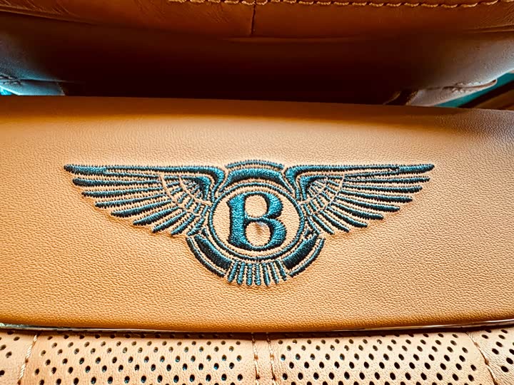 Фото 28 - Bentley Flying Spur Hybrid