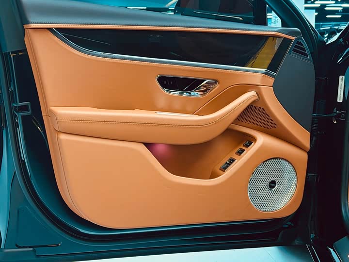 Фото 8 - Bentley Flying Spur Hybrid