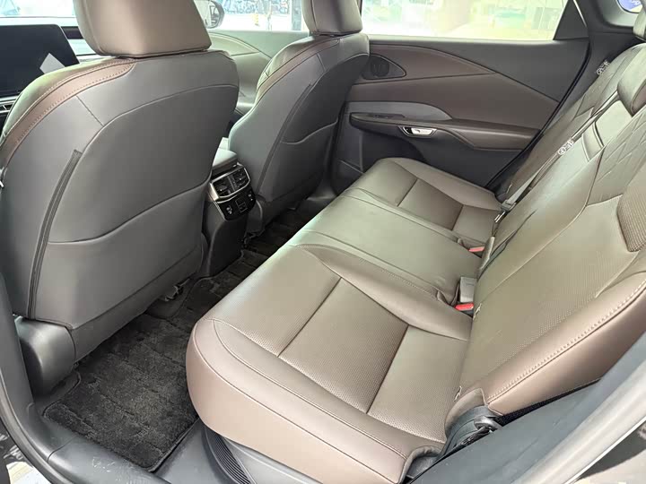 Фото 7 - Lexus RX