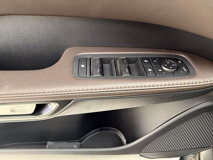 Фото 9 - Lexus RX