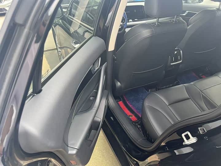 Фото 10 - Bestune B70