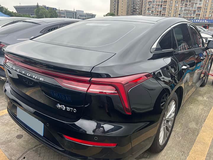 Фото 15 - Bestune B70