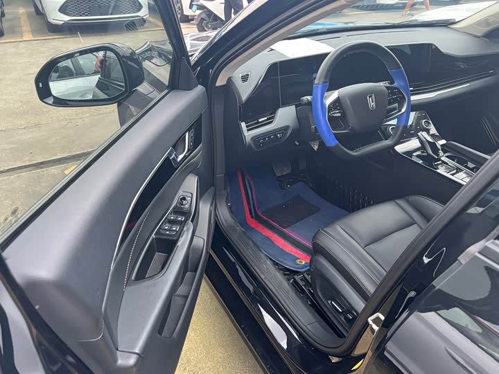 Фото 17 - Bestune B70