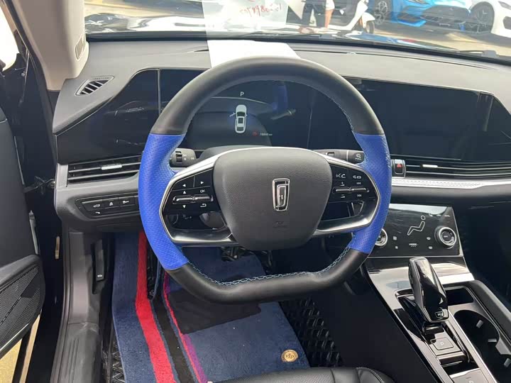 Фото 18 - Bestune B70