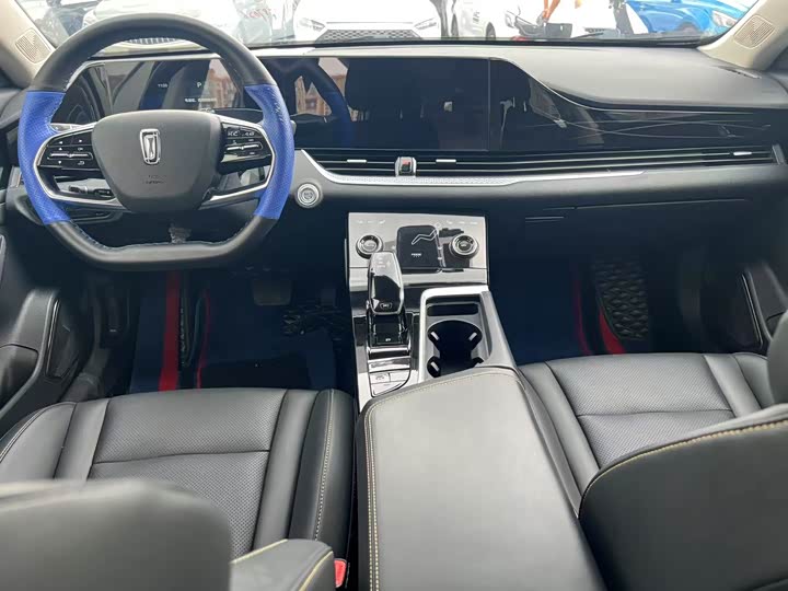 Фото 8 - Bestune B70