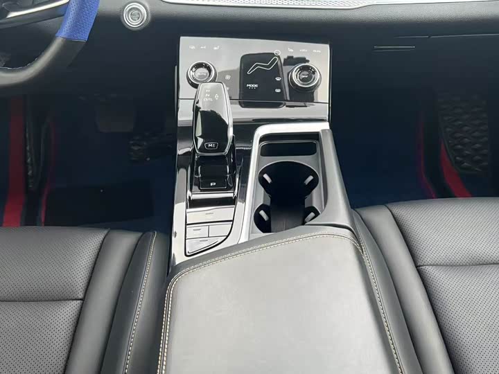 Фото 9 - Bestune B70