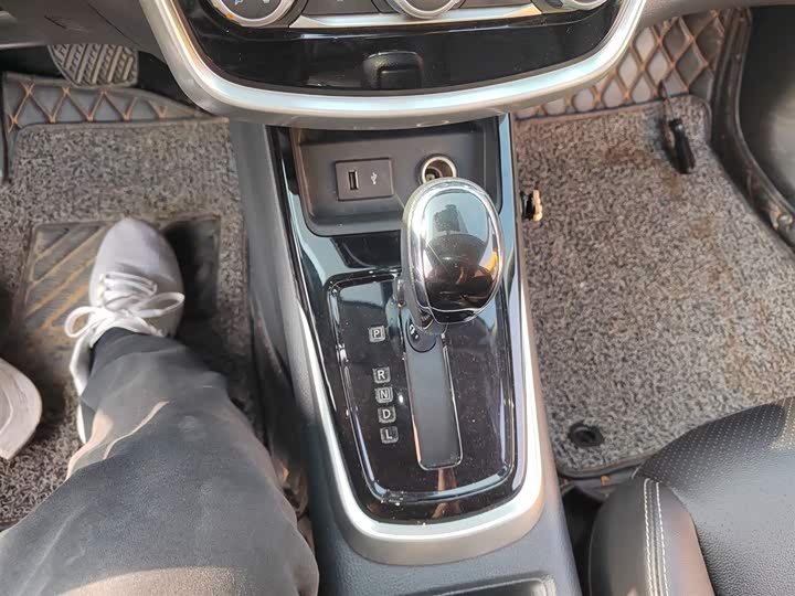 Фото 14 - Nissan Tiida