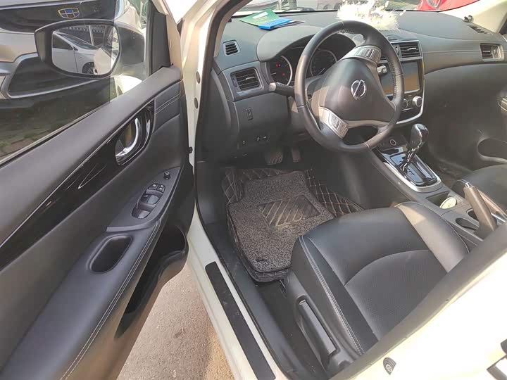 Фото 16 - Nissan Tiida