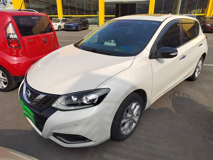 Фото 2 - Nissan Tiida