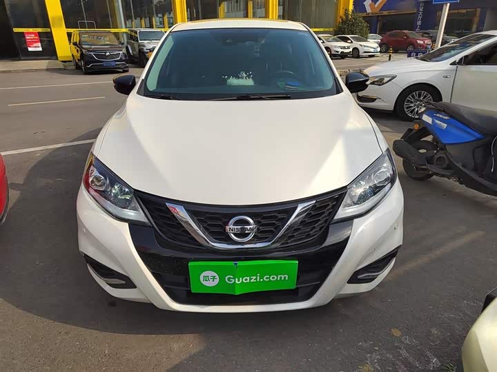 Фото 3 - Nissan Tiida