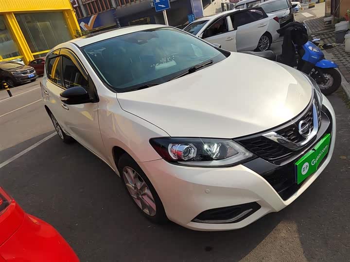 Фото 4 - Nissan Tiida