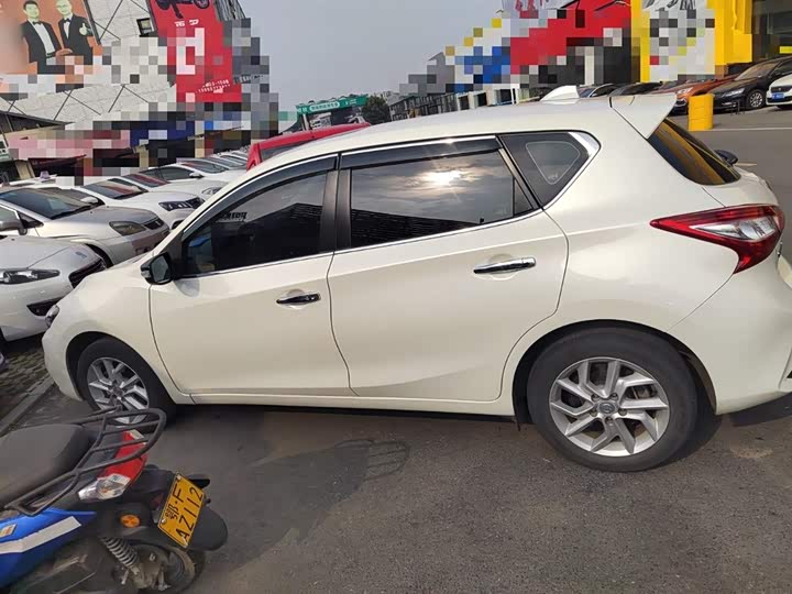 Фото 5 - Nissan Tiida