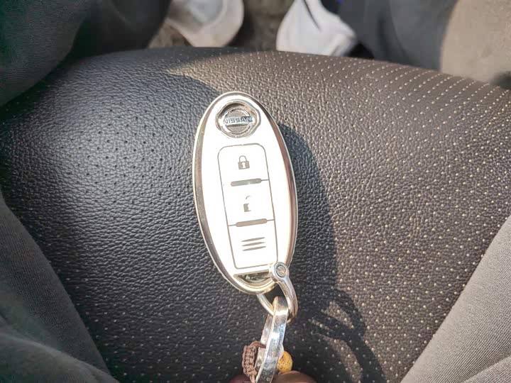 Фото 9 - Nissan Tiida