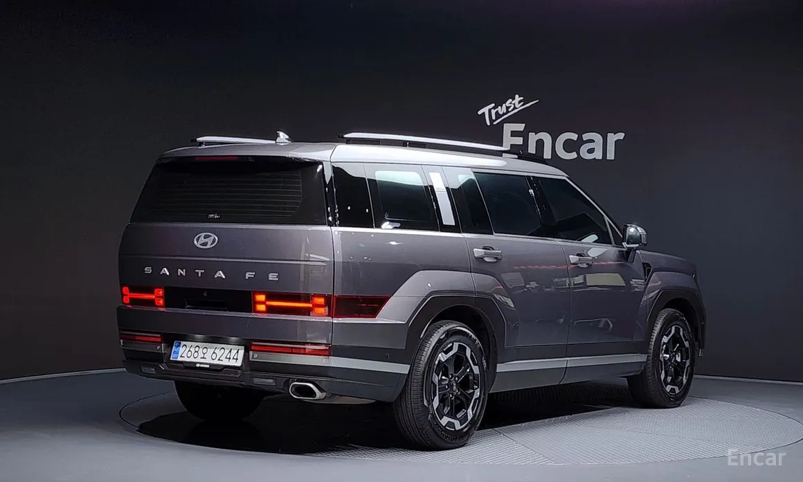 Фото 2 - Hyundai Santa Fe