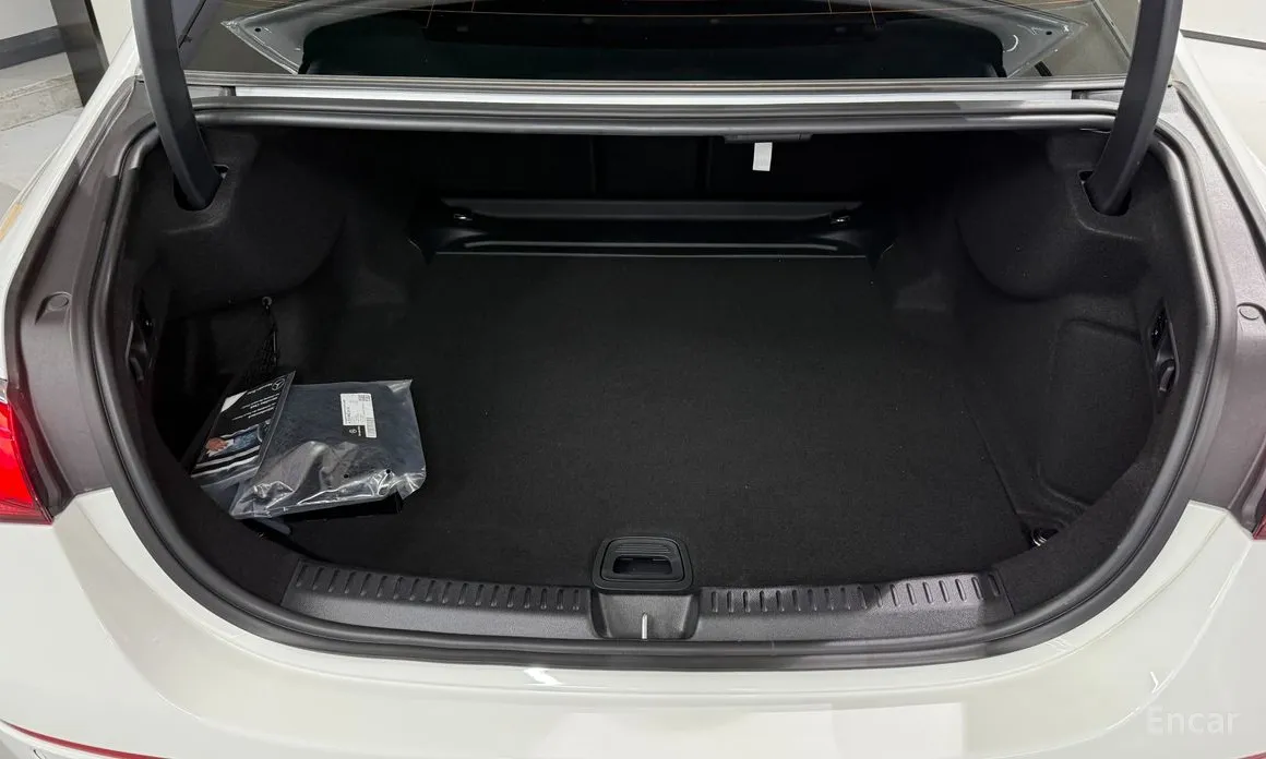 Фото 18 - Mercedes-Benz E-Class