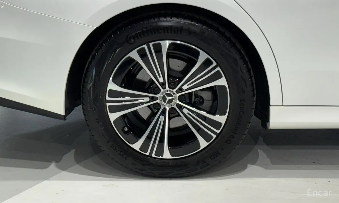 Фото 20 - Mercedes-Benz E-Class