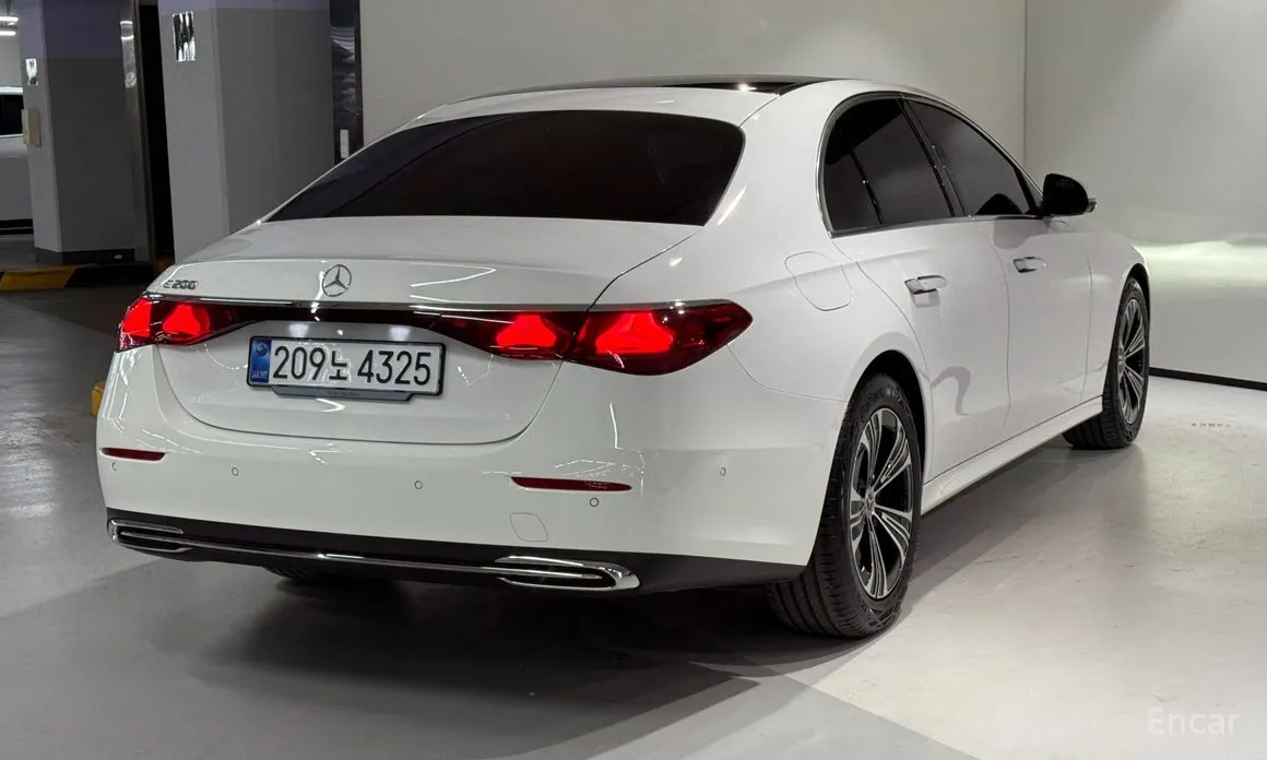 Фото 4 - Mercedes-Benz E-Class